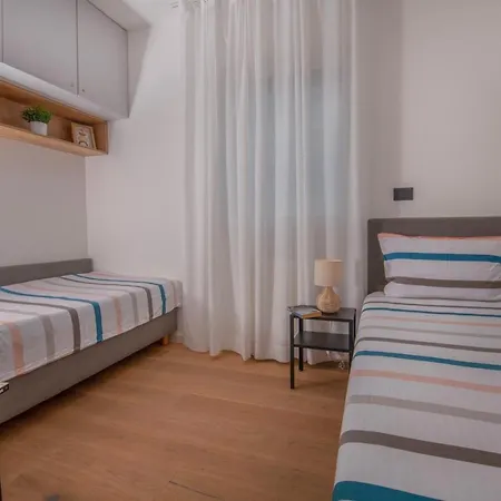 Family & Friends Pula - Top Floor - Free Parking Exterior photo